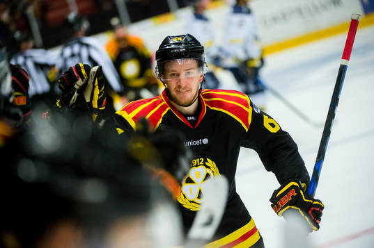 Brynäs Jonathan Pudas jublar