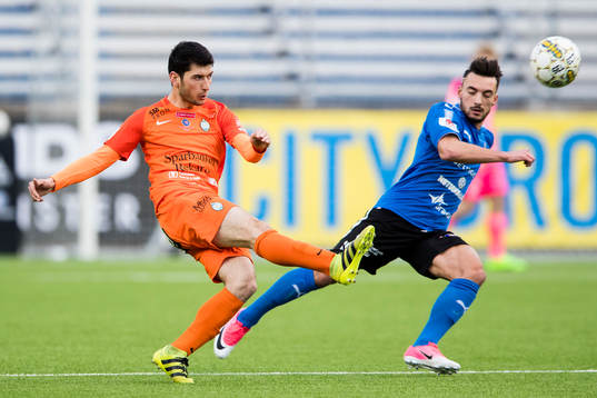 AFC Eskilstunas Ansel Raskaj och Halmstads Sead Haksabanovic