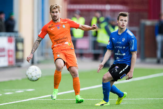 AFC Eskilstunas Daniel Björnquist och Halmstads Gabriel