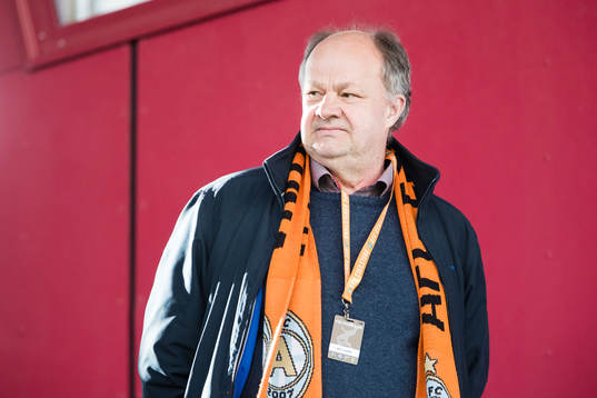 AFC Eskilstunas ordförande Alex Ryssholm på läktaren
