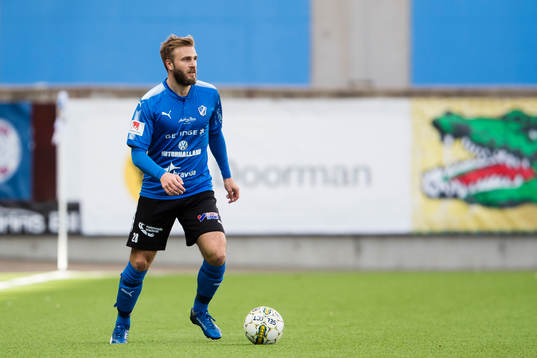 Halmstads Jesper Westerberg med bollen