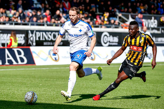 Norrköpings Jon Gudni Fjoluson och Häckens Alhassan Kamara
