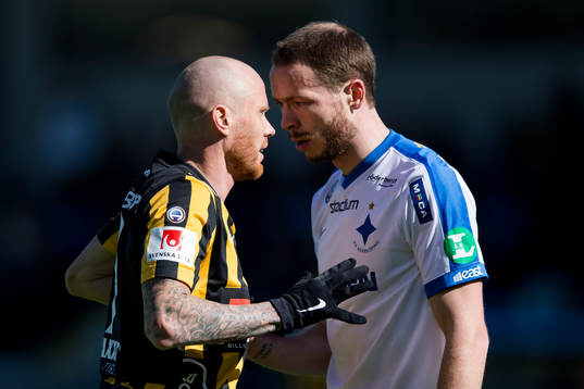 Häckens Alexander Farnerud i gruff med Norrköpings Jon