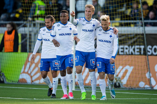 Norrköpings Sebastian Andersson jublar ihop med Niclas