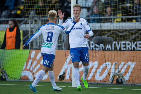 Norrköpings Sebastian Andersson jublar ihop med Nicklas