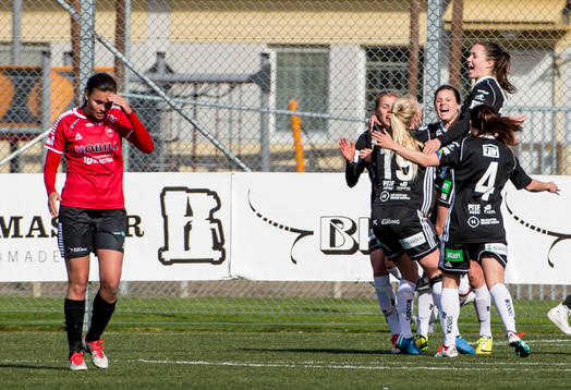 Piteås Hanna Pettersson jublar lagkamraterna