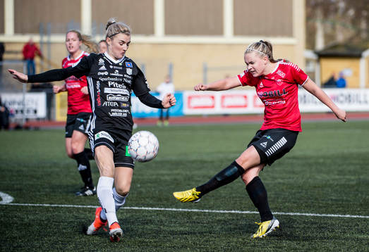 Piteås Emelie Lövgren mot LB07s Iina Salmi