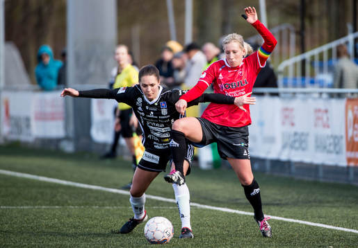 Piteås Felicia Karlsson mot LB07s Mia Persson