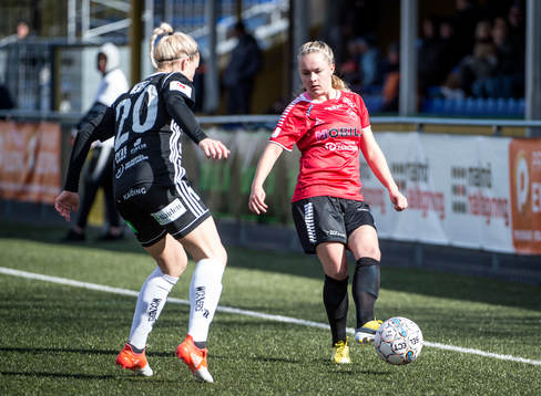 LB07s Iina Salmi mot Piteås Emelie Lövgren