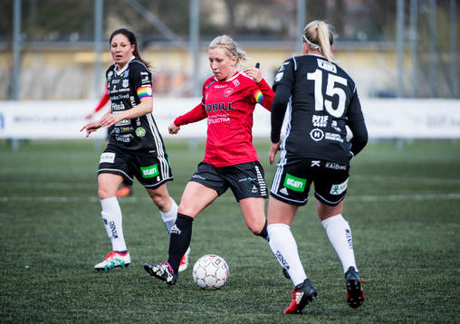 LB07s Mia Persson mot Piteås Josefin Johansson och Ellen