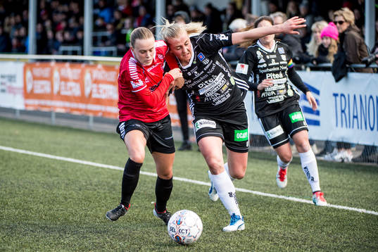 LB07s Elin Björklund mot Piteås Julia Karlenäs