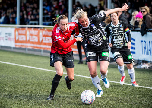 LB07s Elin Björklund mot Piteås Julia Karlenäs