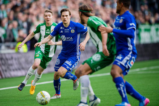 Hammarbys Birkir Már Saevarsson och Sundsvalls Sebastian