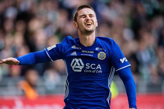 Sundsvalls Kristinn Freyr Sigurdsson reagerar