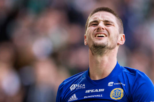 Sundsvalls Kristinn Freyr Sigurdsson reagerar