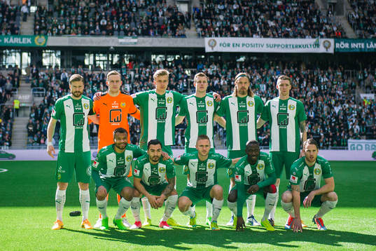 Hammarbys spelare ställer upp för en lagbild