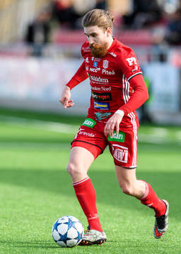 Piteås Joachim Olofsson med bollen