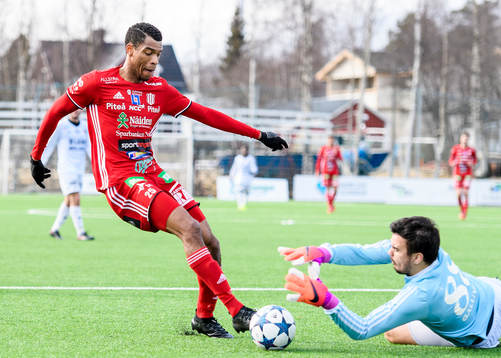 Piteås Kraig Rochester försöker runda