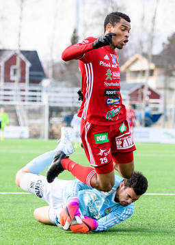 Gällivare/Malmbergets målvakt Uros Poljanec fångar