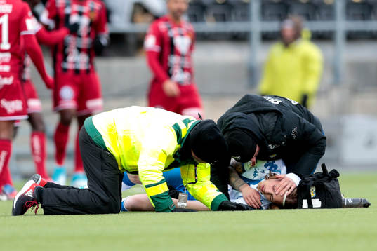IFK Göteborgs Elias Mar Omarsson får vård och lämnar