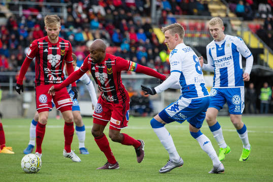 Östersunds Fouad Bachirou mot IFK Göteborgs Sören Rieks