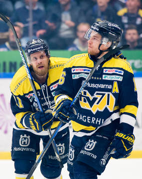 s Mattias Tedenby och HV71:s Filip Sandberg