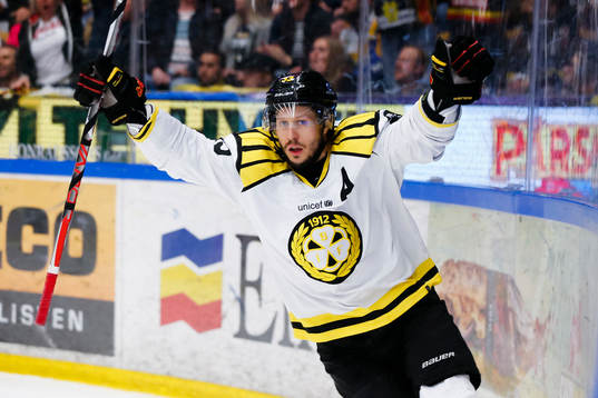 Brynäs Elias Fälth jublar