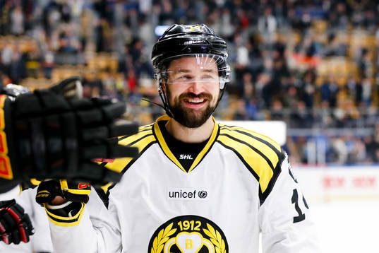 Brynäs Johan Alcén jublar
