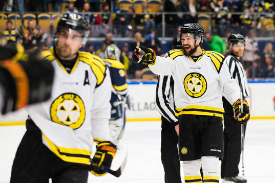 Brynäs Johan Alcén jublar