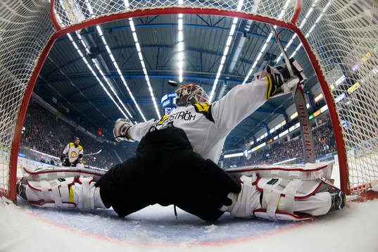 Bläddra bland fler bilder av Ishockey, SHL, Final 5, HV71 - Brynäs