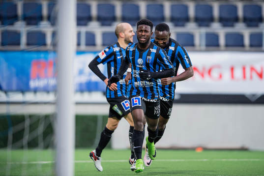 Sirius Kingsley Kofi Sarfo gör 1-0 och jublar med Moses