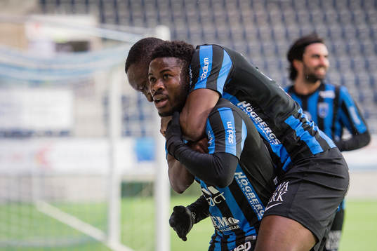 Sirius Kingsley Kofi Sarfo gör 1-0 och jublar med Moses