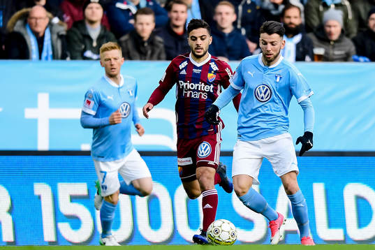 Malmö FFs Anders Christiansen och Erdal Rakip i kamp mot