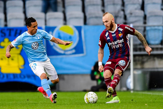 Malmö FFs Yoshimar Yotún och Djurgårdens Magnus Eriksson