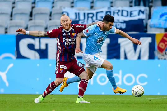 Djurgårdens Magnus Eriksson och Malmö FFs Behrang Safari