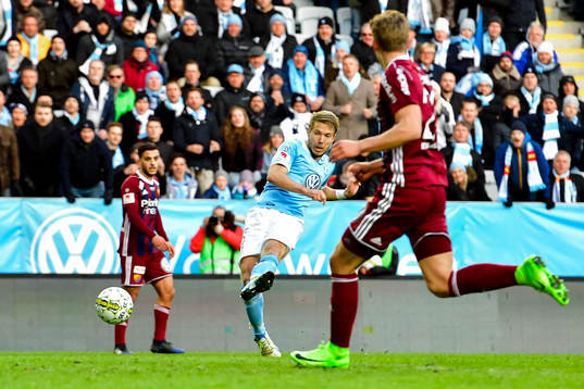Malmö FFs Anton Tinnerholm gör 1-0