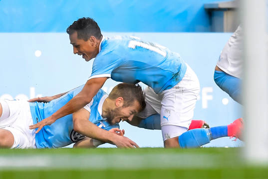 Malmö FFs Anton Tinnerholm och Yoshimar Yotún jublar