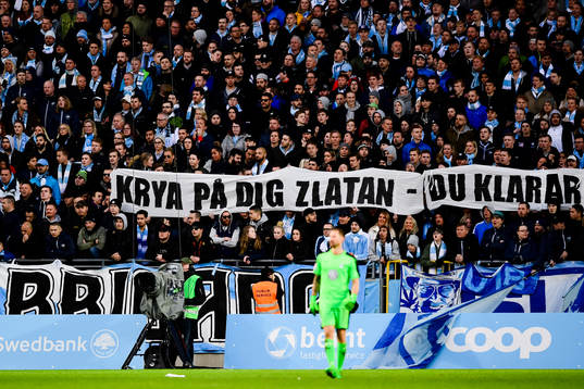 Malmö FFs supportrar med hälsning till Zlatan Ibrahimovic