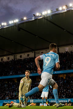 Djurgårdens målvakt Andreas Isaksson deppar