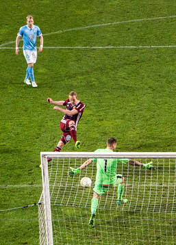 Djurgårdens Gustav Engvall gör 1-2 bakom Malmö FFs