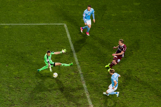 Djurgårdens Gustav Engvall gör 1-2 bakom Malmö FFs