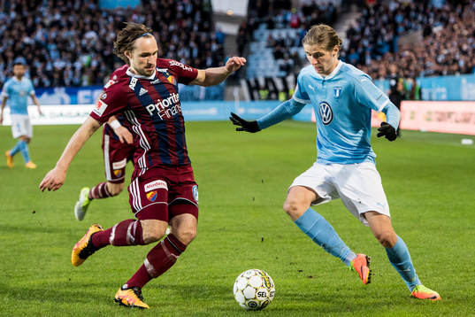 Djurgårdens Kevin Walker och Malmö FFs Pawel Cibicki
