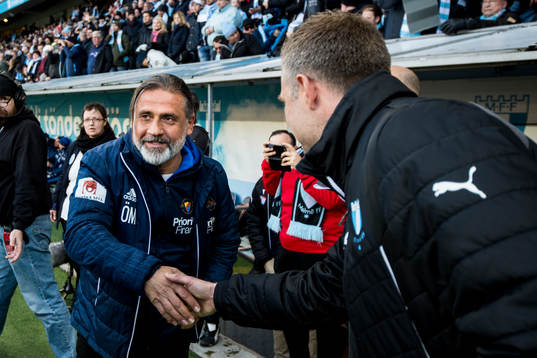 Djurgårdens tränare Özcan Melkemichel hälsar på Malmö