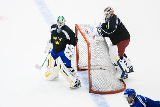 Sveriges målvakt Niklas Svedberg och målvakt Eddie Läck
