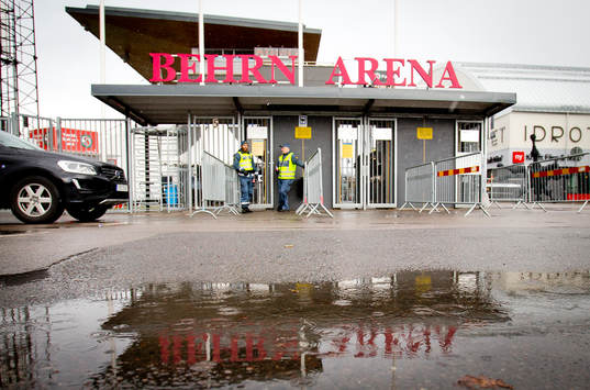 Ett regnig entré till Behrn Arena