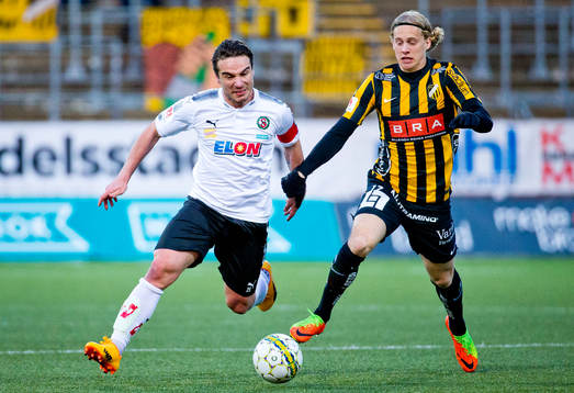 Örebros Nordin Gerzic och Häckens Gustav Berggren