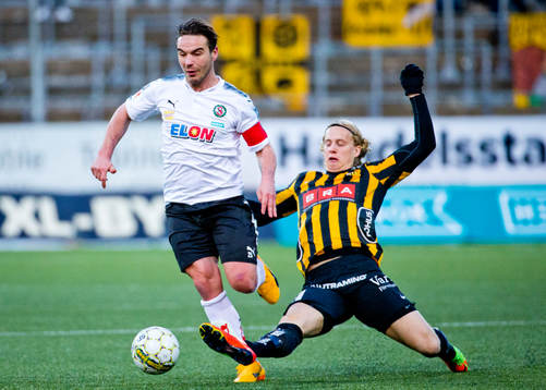 Örebros Nordin Gerzic och Häckens Gustav Berggren