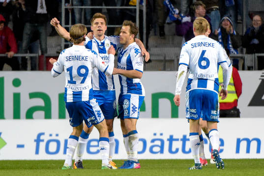 IFK Göteborgs Mikael Boman jublar med lagkamrater