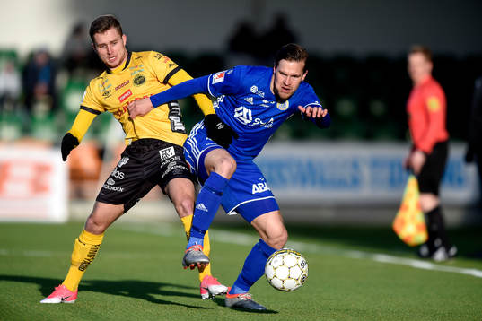 Elfsborgs Adam Lundqvist och Sundsvalls Sebastian Rajalakso