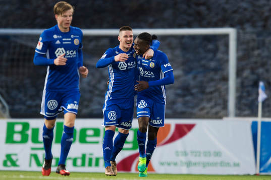 Sundsvalls Kristinn Freyr Sigurdsson och Peter Wilson jublar